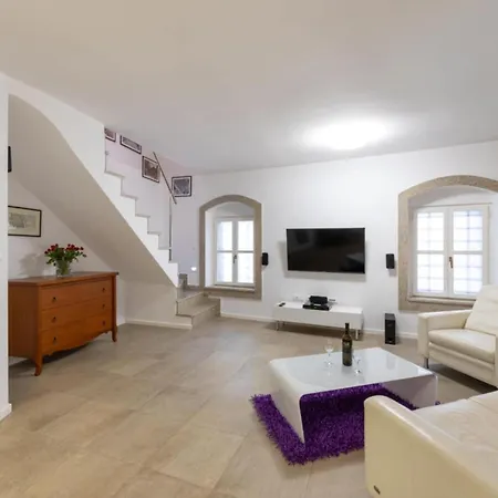 Apartman Mama House *